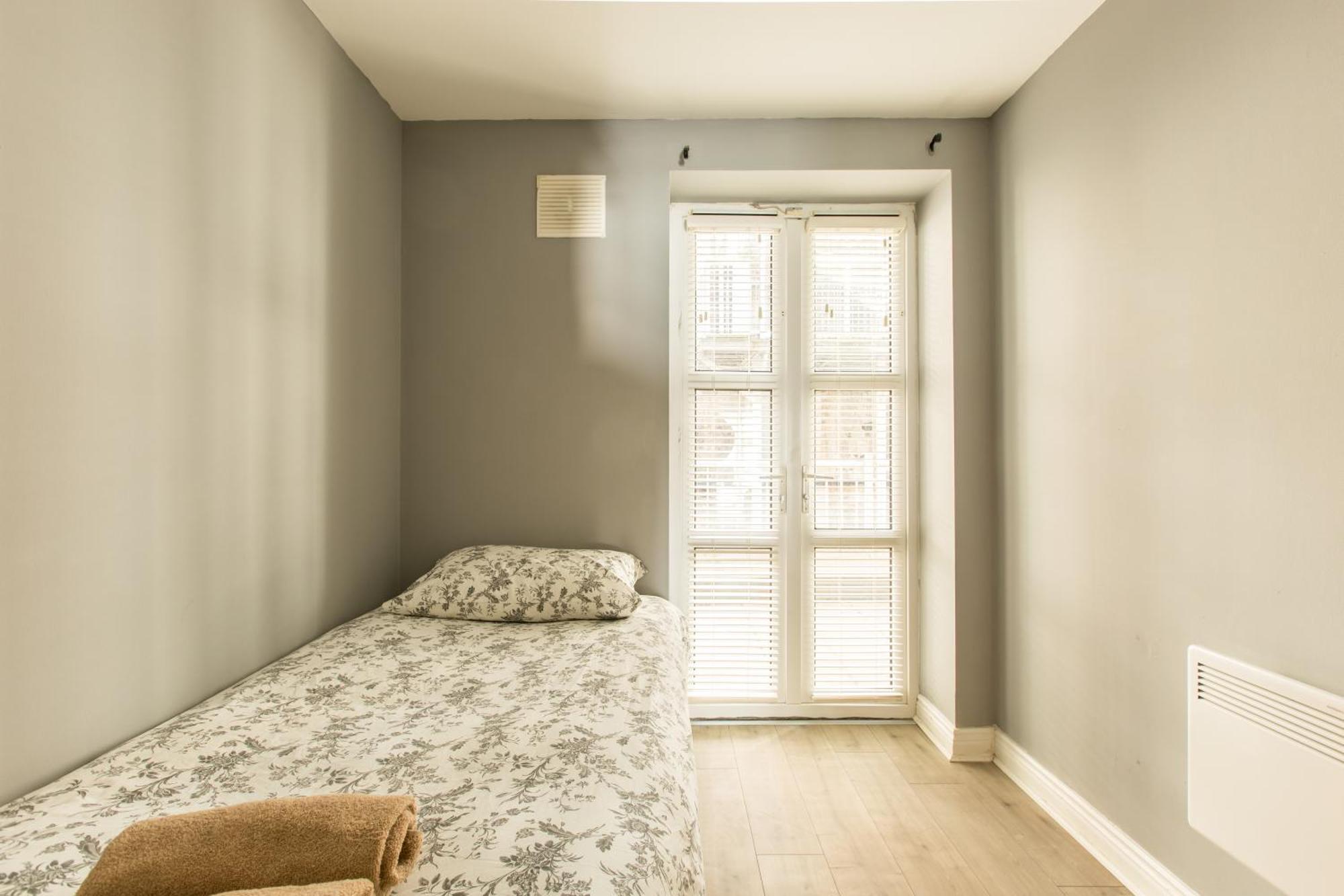 Modern Elegant Central Apt With Parking Дублин Экстерьер фото