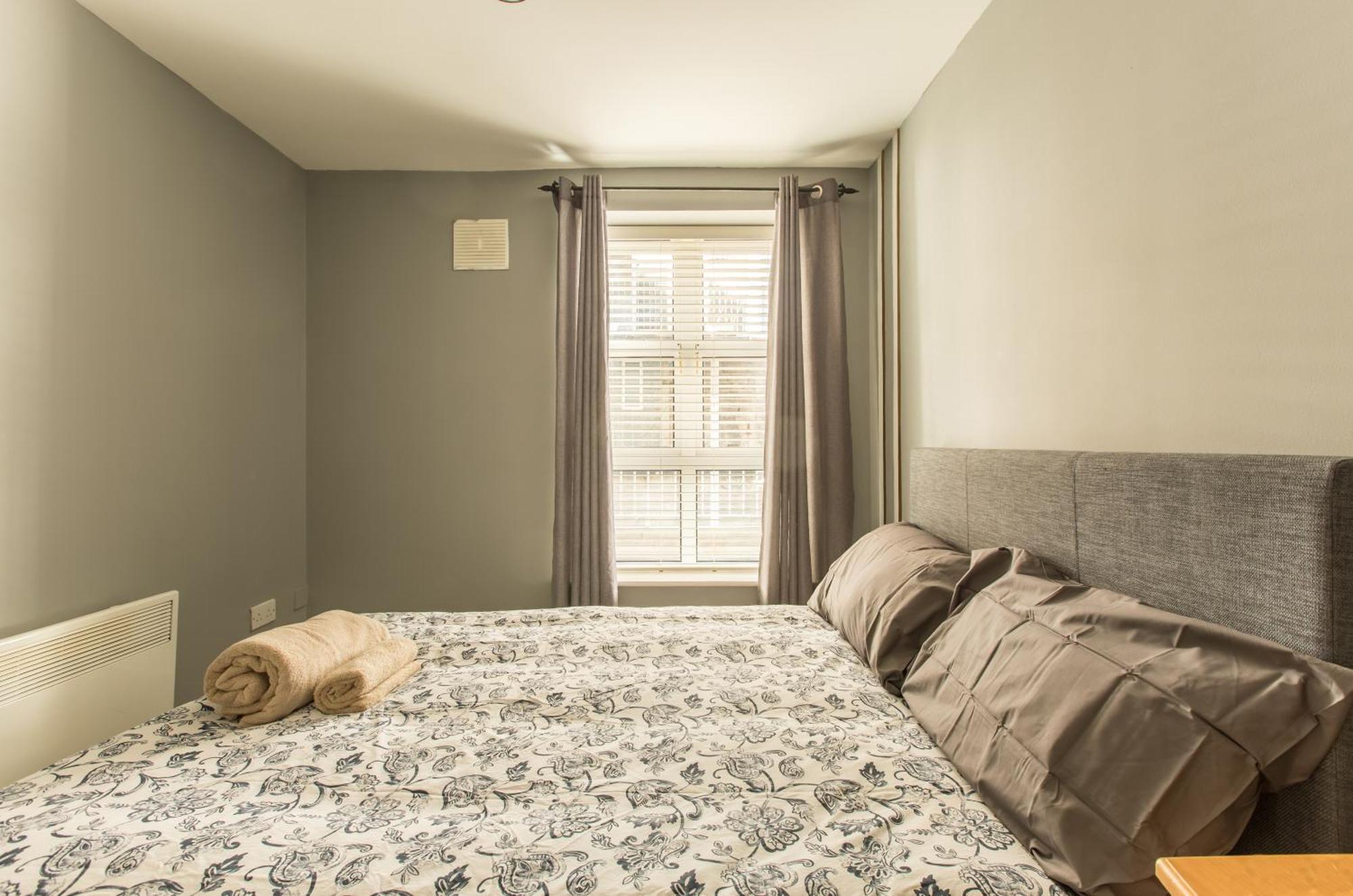 Modern Elegant Central Apt With Parking Дублин Экстерьер фото